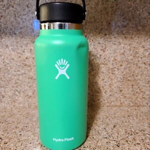 Hydroflask, 32 oz. mint green